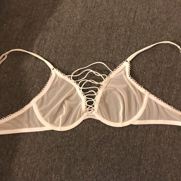 Strappy white bra - Picture 1 of 1